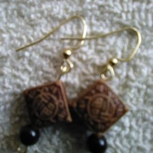 HALF INCH CUTE WOODEN- BLACK PERAL BEADS EARRINGS
